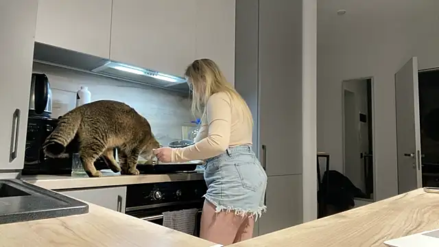 Embersweetbunny online show from November 28, 4:15 am