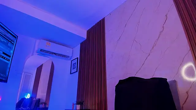 Emiilycollins online show from October 23, 11:00 pm