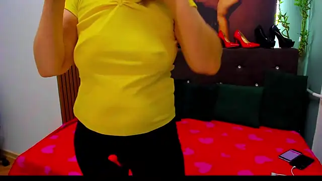 Lilly hott online show from October 9, 6:01 pm