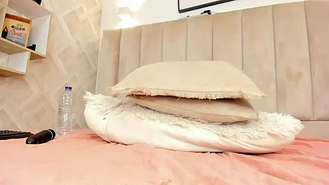 Anniie Queen online show from February 18, 4:00 am