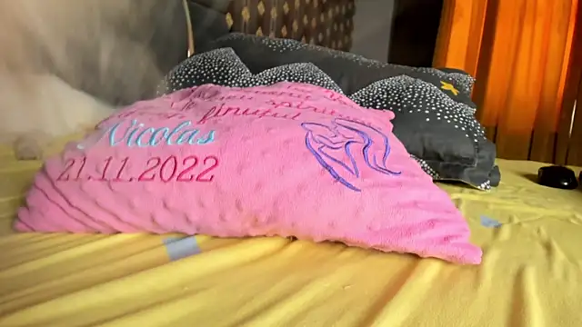 Snapshot of virgin_pussy18 chatting on September 30, 2:01 pm virgin pussy18 online show from September 30, 2:01 pm