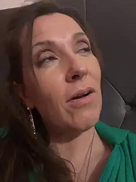 Lwhite1 online show from December 17, 12:49 am