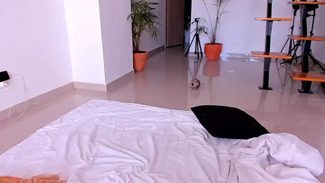 AnaHenao online show from September 21, 5:00 pm