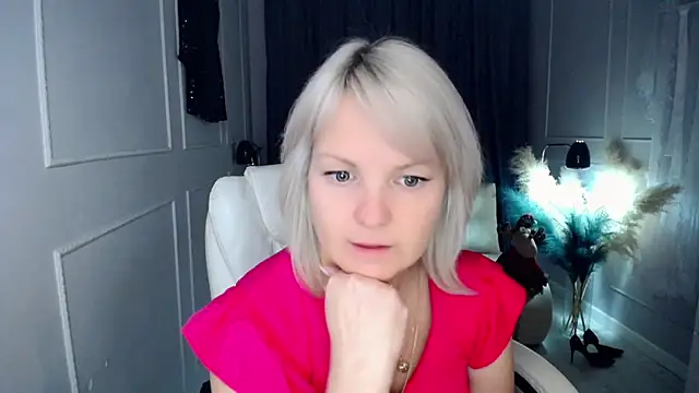 Juarnea online show from December 5, 1:23 pm