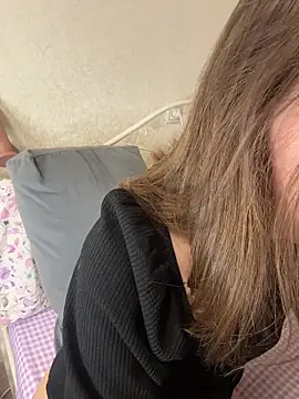 BeatriceTender online show from April 5, 8:52 pm