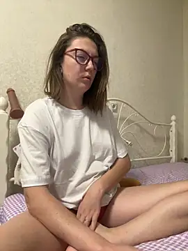 BeatriceTender online show from November 7, 6:35 pm