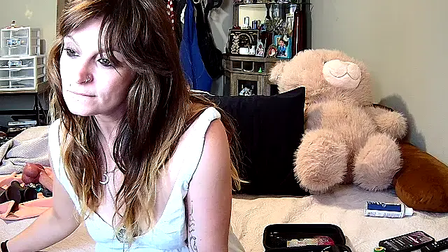 ZeelaXoXo online show from February 20, 6:31 pm