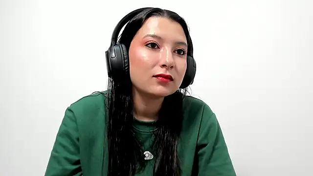 cami-01 online show from December 4, 9:15 pm