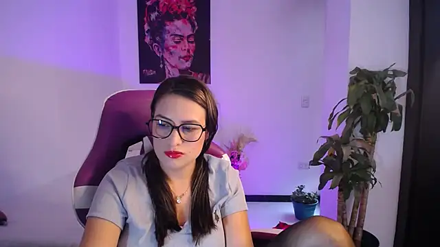 esmeraldaa230 online show from November 24, 8:11 pm