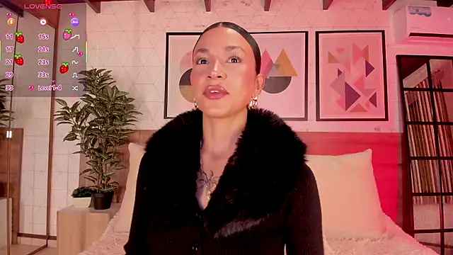 LunaRuso online show from February 4, 7:39 pm