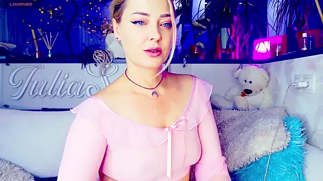  JuliaSpace  online show from November 11, 6:27 pm