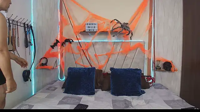 Liana Asaff online show from October 11, 10:45 pm