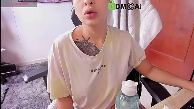 sweetcoralinee online show from November 25, 4:20 pm