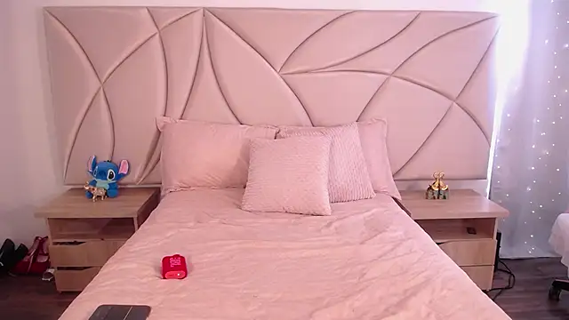 ValleryC online show from December 1, 5:26 pm