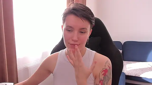 JessieFlower online show from February 5, 8:17 am