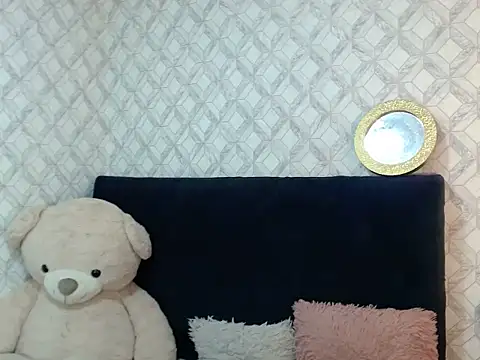 Emma-Wilson online show from February 7, 12:31 pm