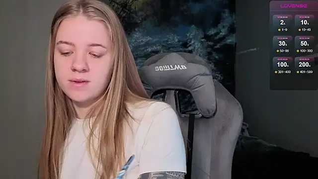 candy maggie online show from December 14, 9:26 am