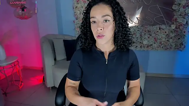 AlessaRomero online show from December 19, 8:01 pm