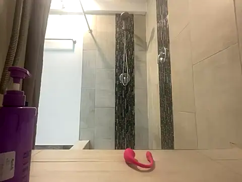 Snapshot of tatted-bitty chatting on September 30, 6:08 am tatted-bitty online show from September 30, 6:08 am