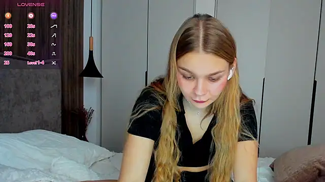 Molly sweetie online show from November 4, 7:46 am