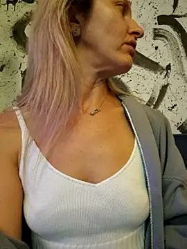 Miss    Mia  online show from September 25, 4:17 pm