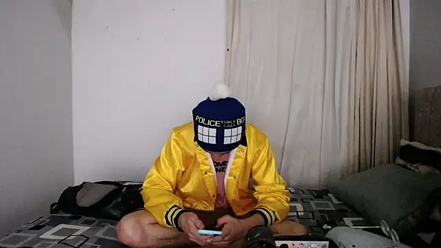 Pinkandyellowpokemon online show from September 10, 4:12 am