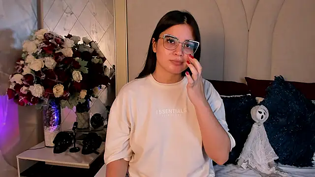 CamilaSofiia online show from October 18, 8:43 pm