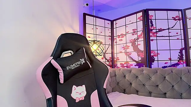 Fluffy Bubble21 online show from December 14, 4:18 am