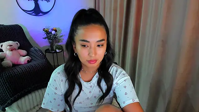 worldofkim online show from October 30, 11:55 am