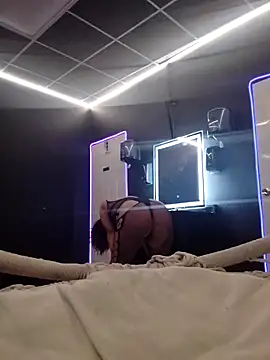 king and Qeen online show from November 22, 2:25 am