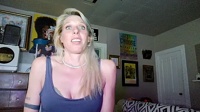 Glamazonx online show from February 20, 7:10 am