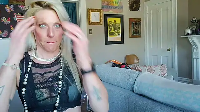 Glamazonx online show from February 19, 9:02 pm