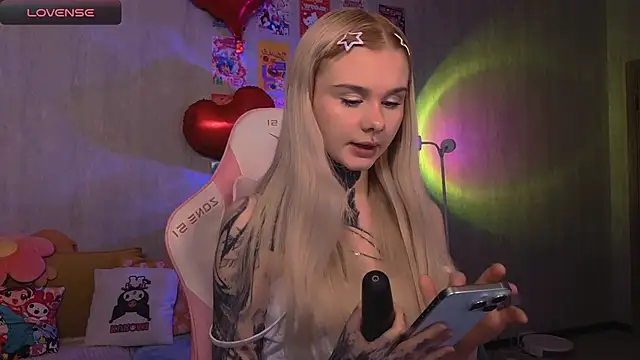 Britney Lynch online show from February 18, 7:02 pm