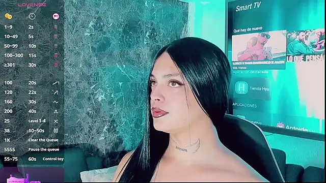 Emmaa Saenz  online show from November 30, 7:07 pm