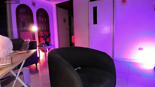 misschloe   online show from November 5, 11:43 pm