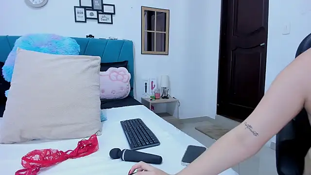 kamila lopez online show from February 14, 8:33 pm