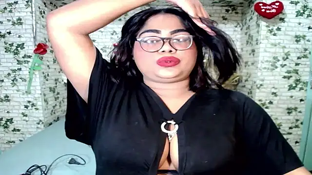 Snapshot of Indian_Lola00 chatting on September 12, 6:15 pm Indian Lola00 online show from September 12, 6:15 pm