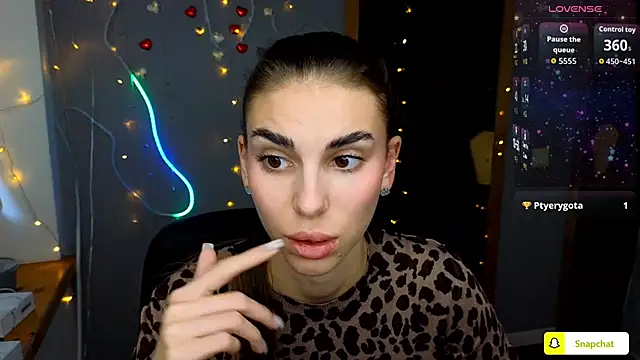 EmmyGreans online show from September 29, 11:37 am