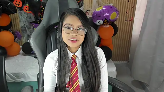 Lili 16 online show from October 31, 12:20 pm