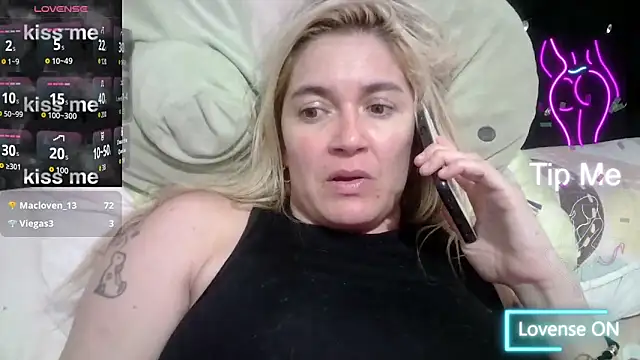 Izury Blondee online show from November 10, 10:38 pm