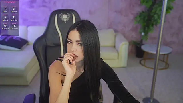 Tina Breeze online show from October 31, 8:18 am