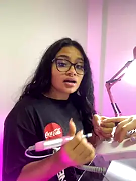 Riana Kean online show from December 3, 4:20 pm