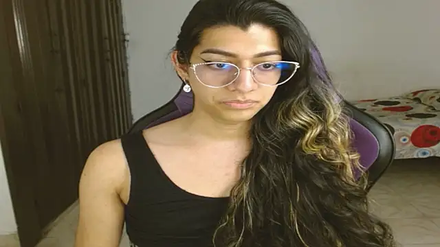 engielphoenis14 online show from September 18, 9:24 pm