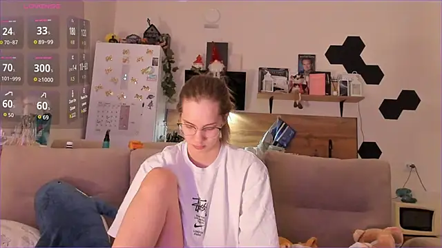 Girl alone home online show from January 12, 12:49 am