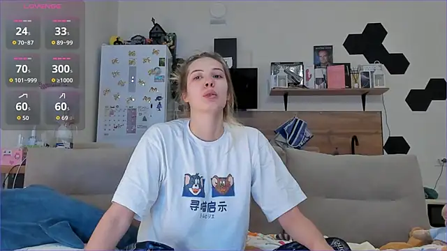 Girl alone home online show from December 19, 3:04 pm