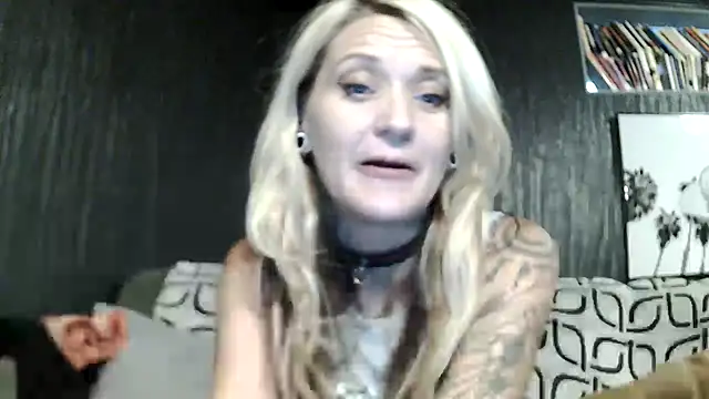 Candalicious online show from November 19, 11:38 pm