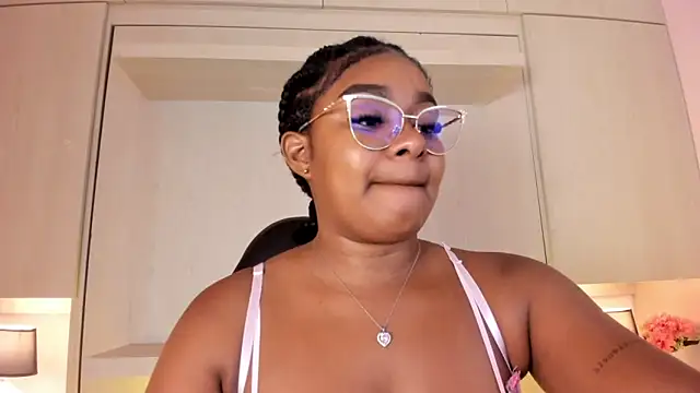 tamaraa smiith online show from October 30, 8:10 pm