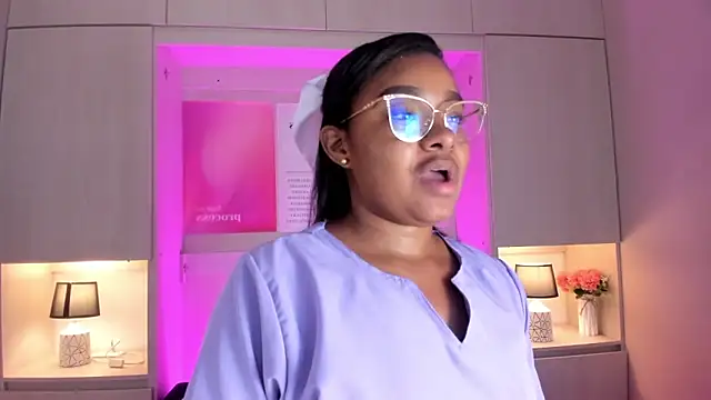 tamaraa smiith online show from December 3, 8:11 pm