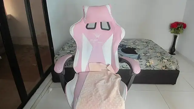 julinee smithh online show from November 13, 12:04 pm