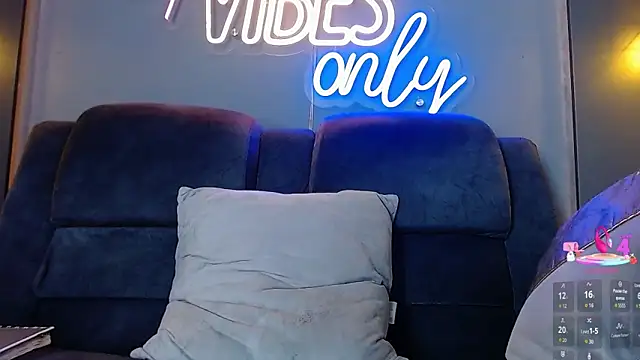 LOLIITA  LOVE online show from February 5, 6:11 pm